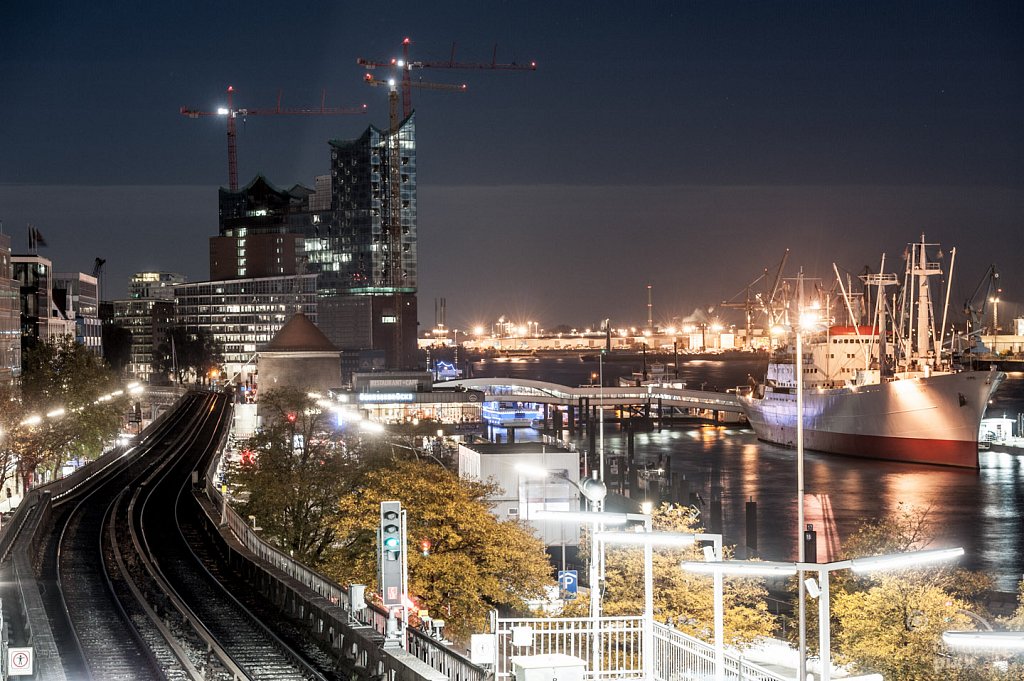 Landungsbrücken, Elbphilharmonie und die Cap San Diego