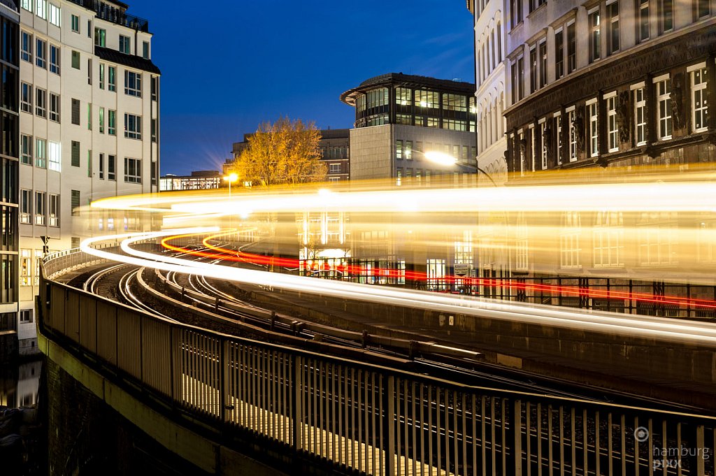 Hochbahn zwischen Rathaus und Rödingsmarkt